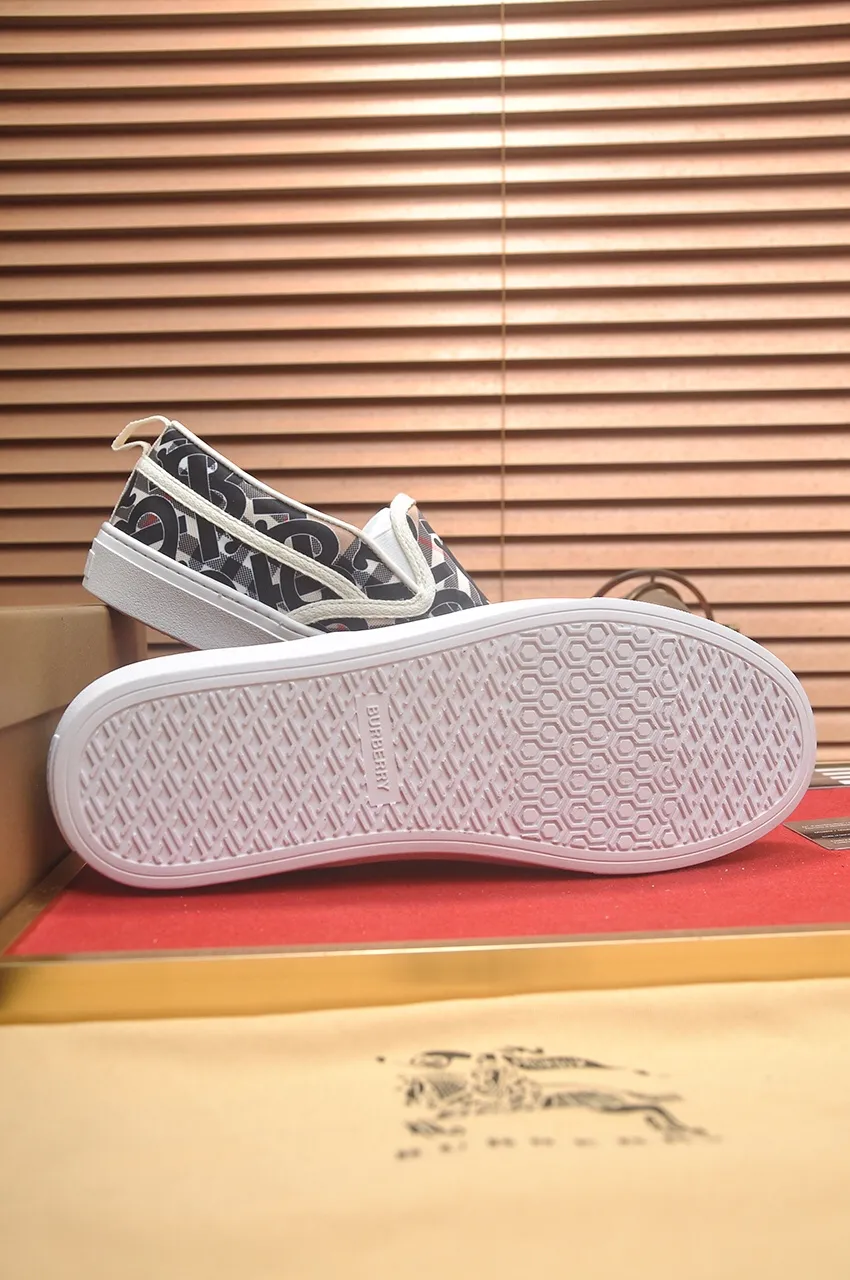 Men's shoes 💰400💶【Burberry】Classic low-top sneakers｜Imported cowhide with classic plaid fabric｜Sheepskin lining｜Original outsole｜Fine workmanship and comfortable to wear Size: 38-44 (customized at 45)
